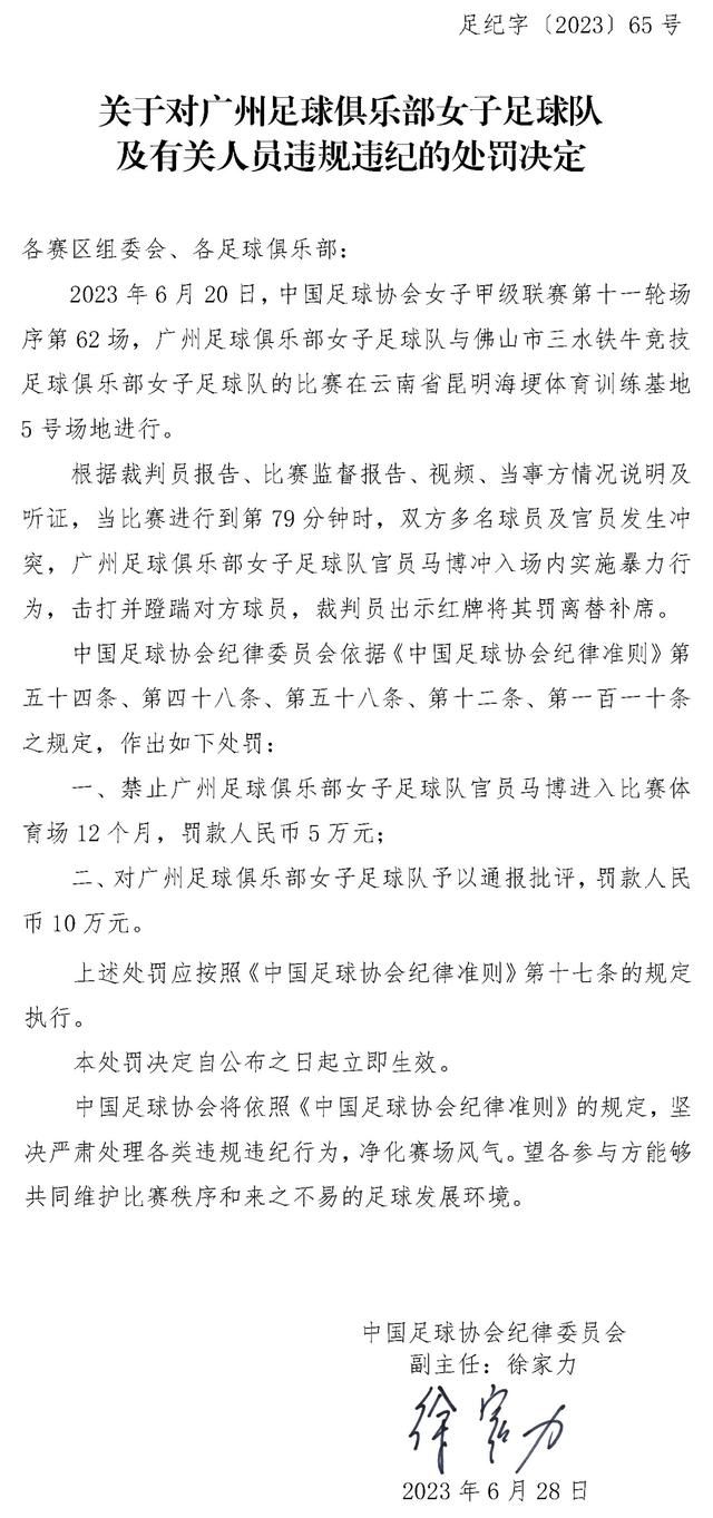 第13分钟，哈维-埃尔南德斯左路传中，纳瓦罗抢点头球攻门被被卢宁没收。